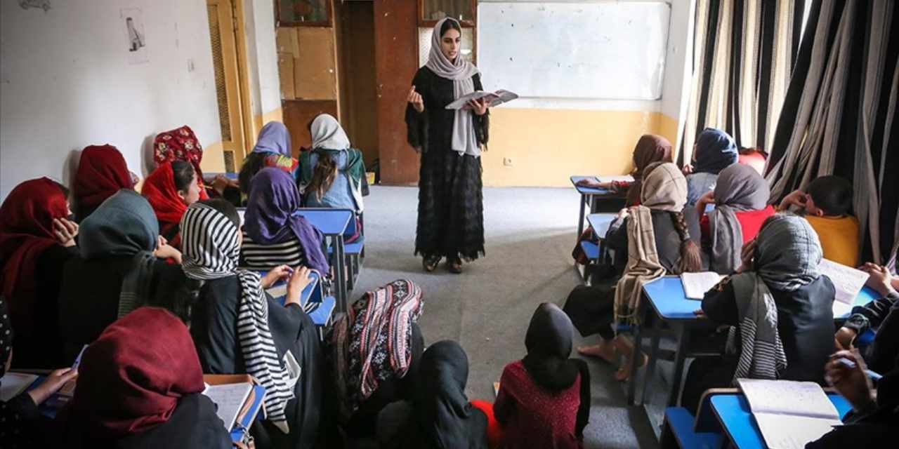 Kadınlara karanlık gelecek: Afganistan’da eğitim yasağı kalıcılaştı!