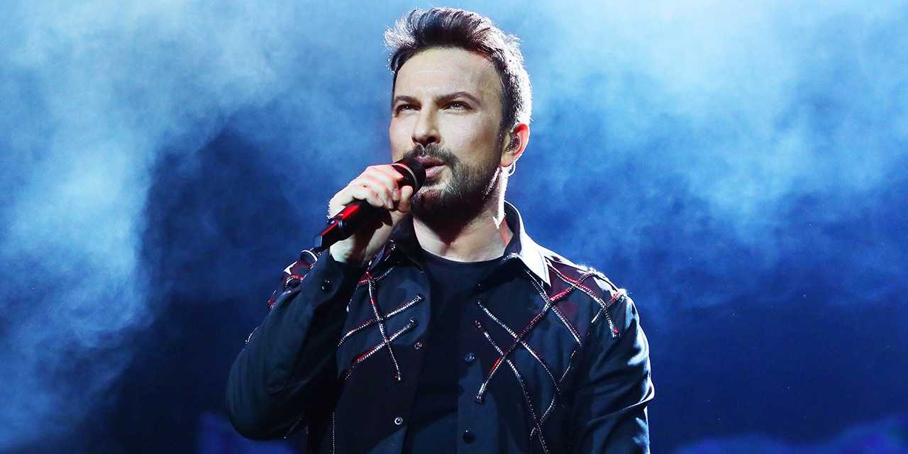Tarkan konserinde sürpriz üstüne sürpriz! Geceye damga vurdular