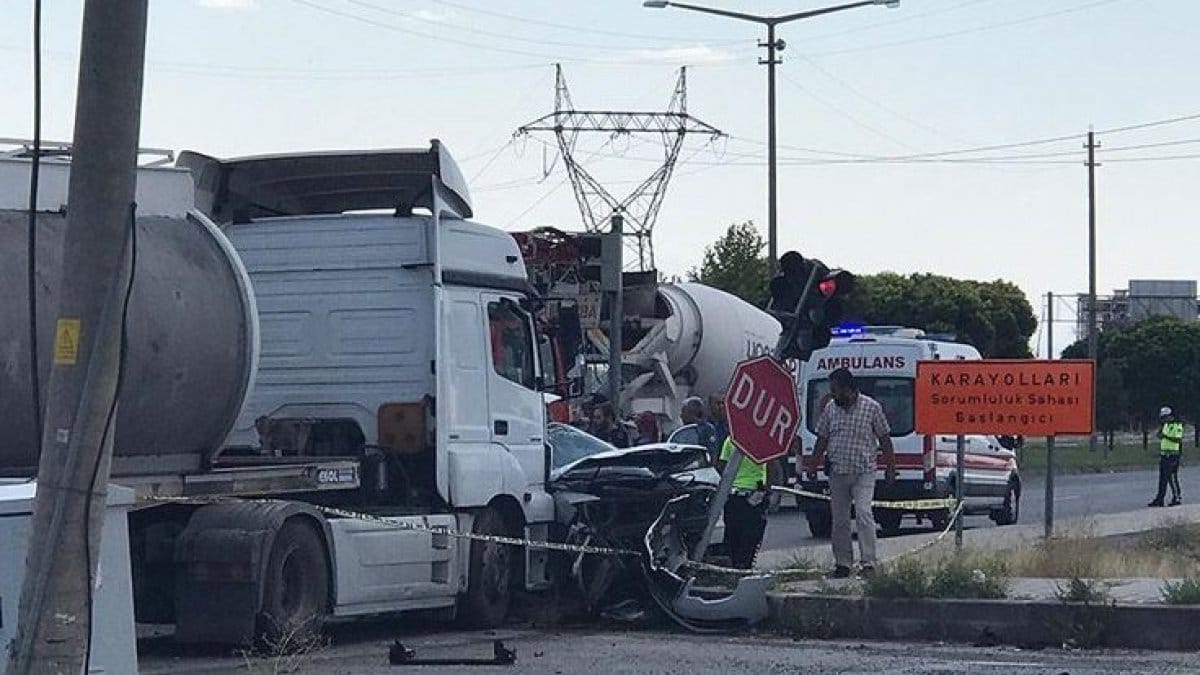Hatay Eminet Müdürü Kamil Karabörk trafik kazası geçirdi, eşi hayatını kaybetti