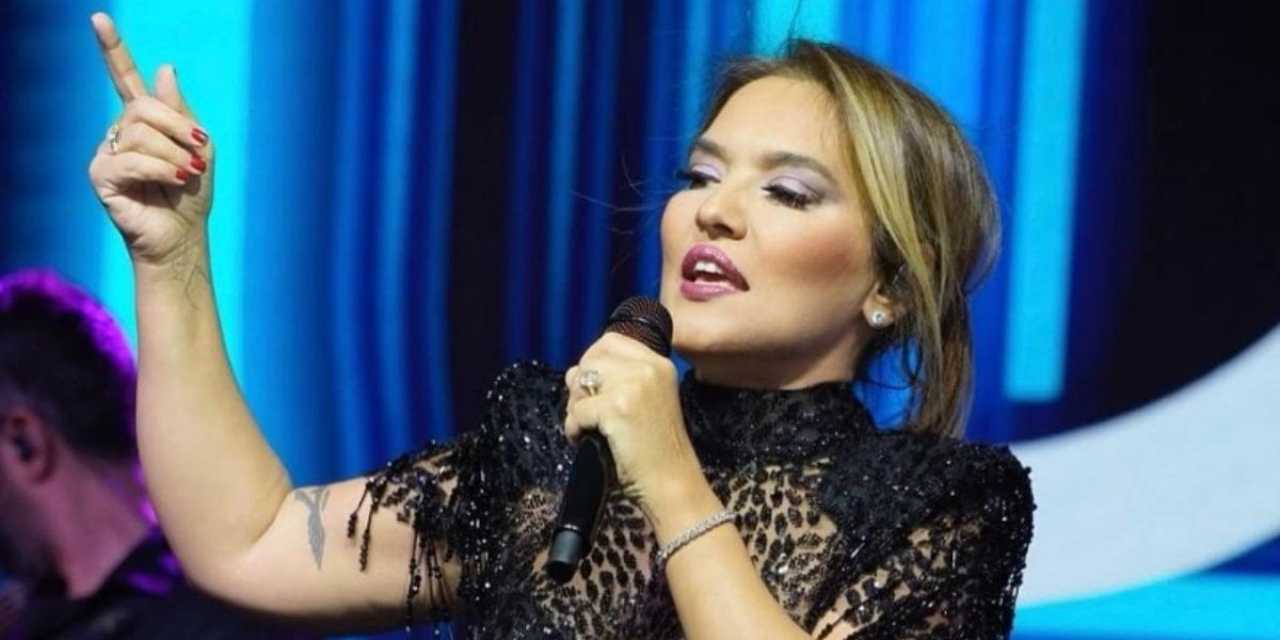 Demet Akalın Murat Boz'u sildi