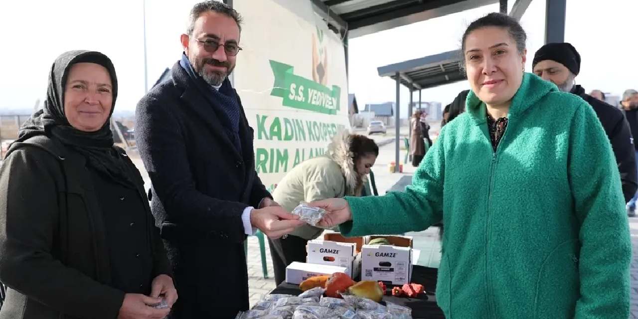 Paket paket vatandaşa bedava dağıtıldı: Almak için sıraya girdiler