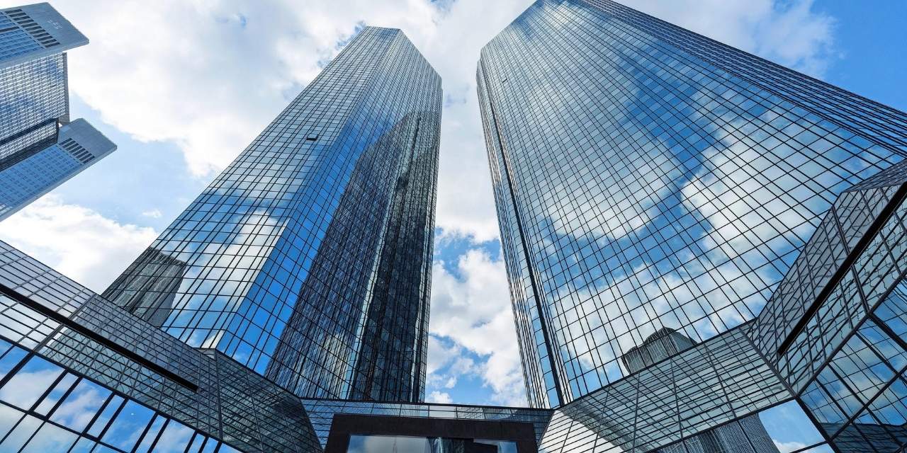 Avrupa'nın dev bankasına polis baskını!