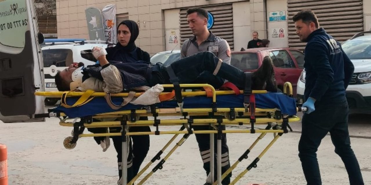 Genç tekniker pres makinesine sıkıştı!