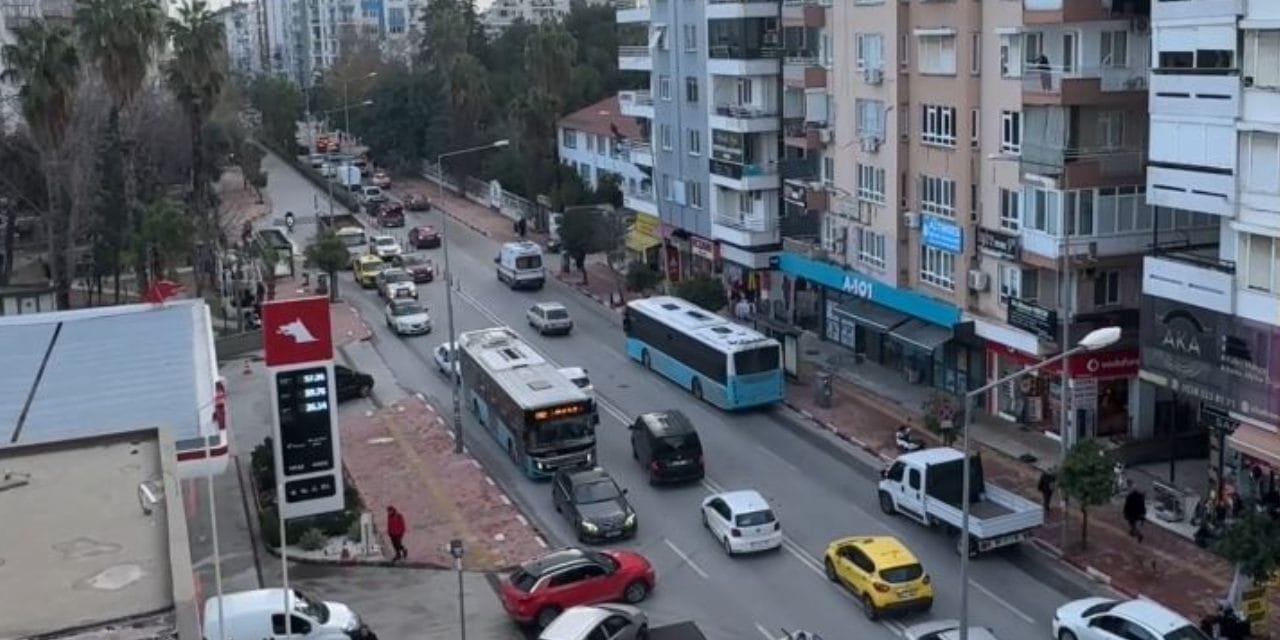 Antalya'da sürücülerden ambulans seferberliği