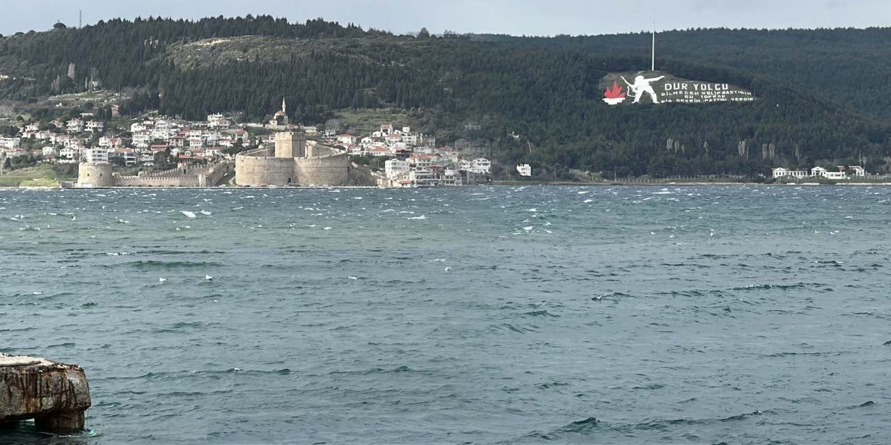 Çanakkale Boğazı'nda fırtına engeli!