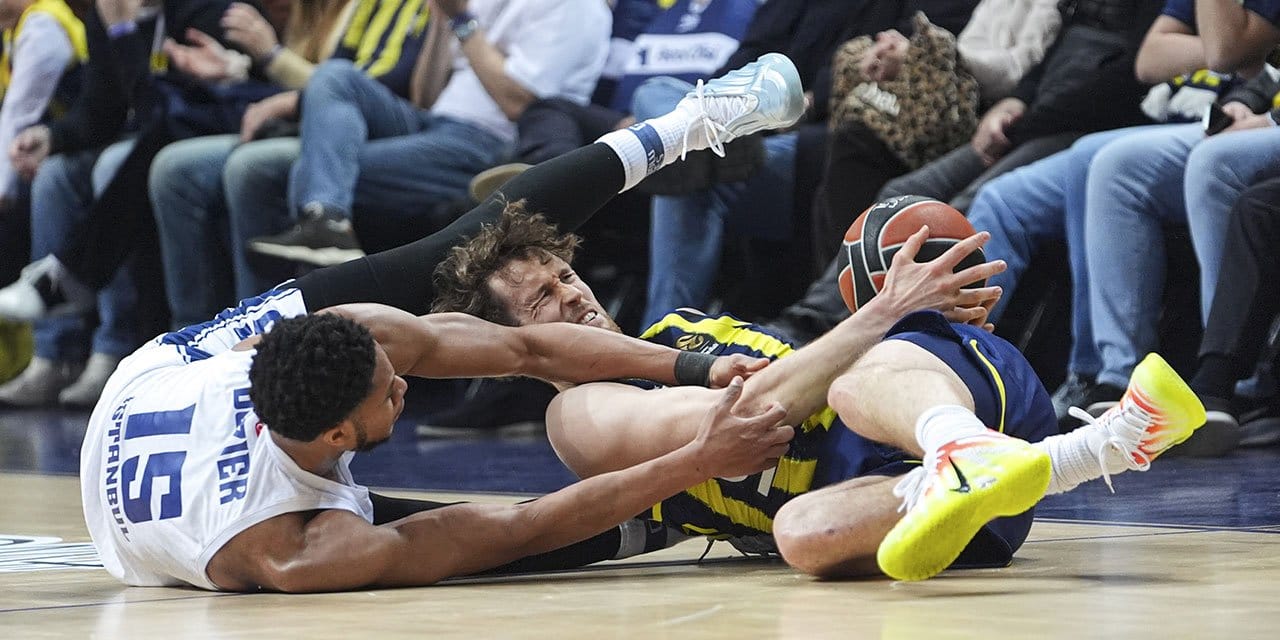 Fenerbahçe Beko Anadolu Efes'i yıktı