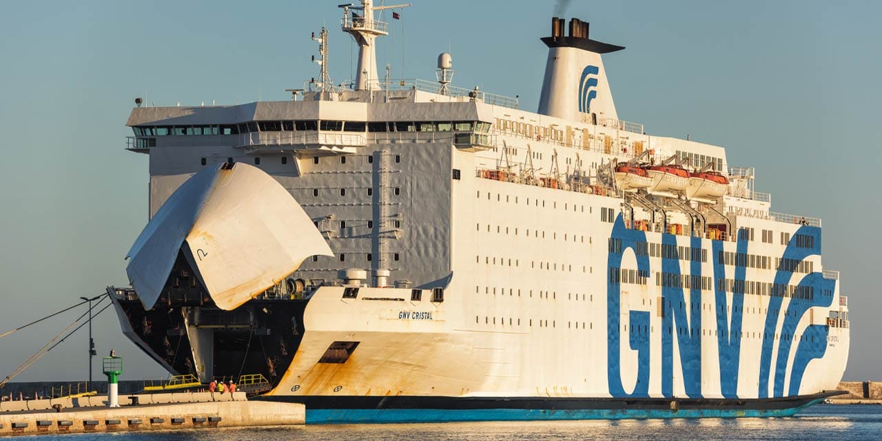 İtalyanların yüzen oteli Sakarya’ya demirledi: İçinde otoparklı AVM var