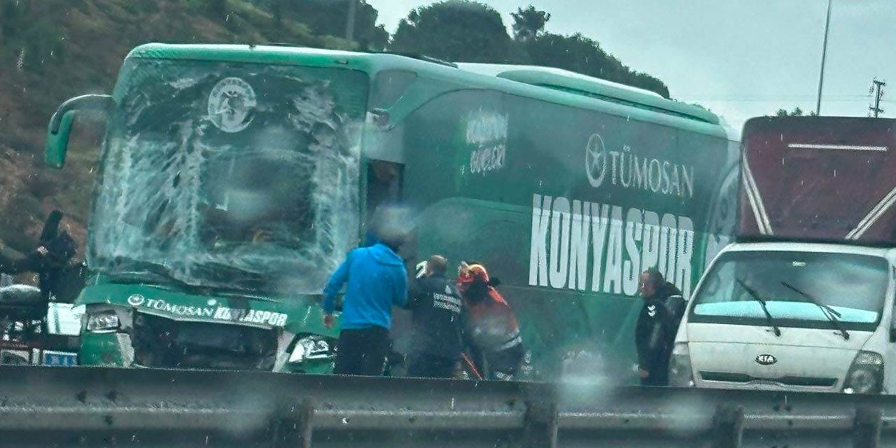 Son Dakika | Konyaspor takım otobüsü TEM Otoyolu'nda kaza yaptı