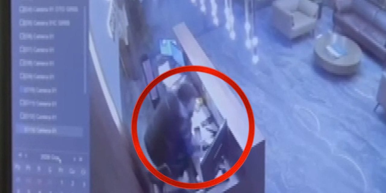 Beylikdüzü'nde silahlı saldırı! Maskeli saldırgan güvenlik görevlisine kurşun yağdırdı