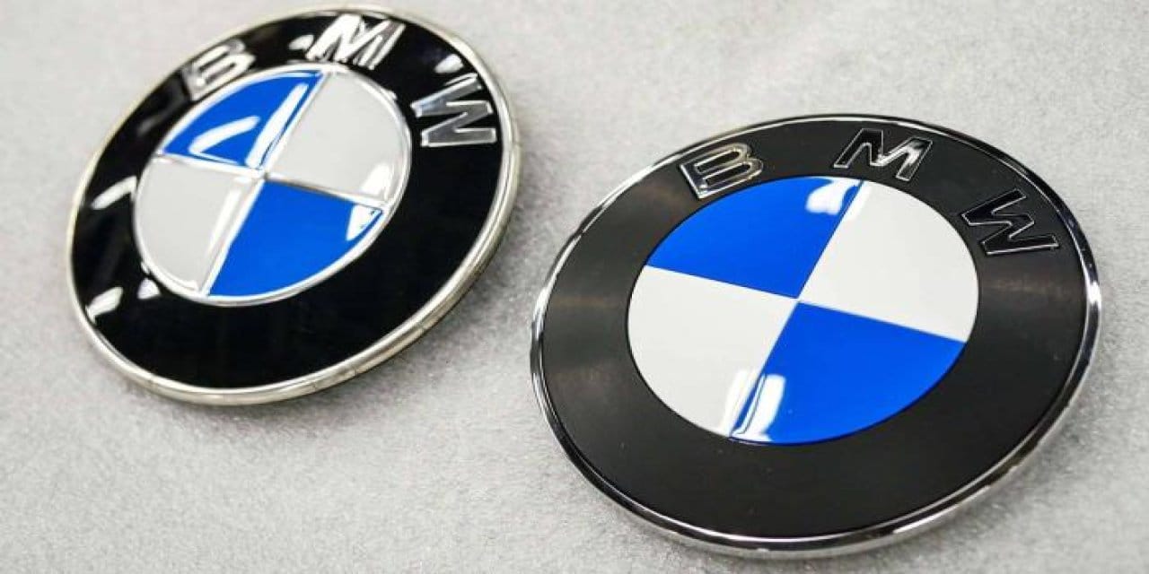 BMW  sessiz sedasız logosunu değiştirdi: Krom gitti, mat siyah geldi