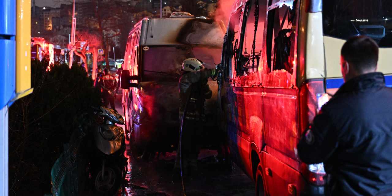 Benzin istasyonunda korku dolu anlar! Faciadan kıl payı dönüldü