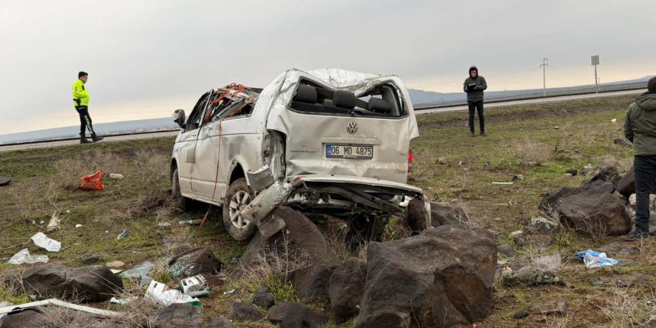 Şırnak'ta minibüs takla attı: 2 ölü 6 yaralı var!