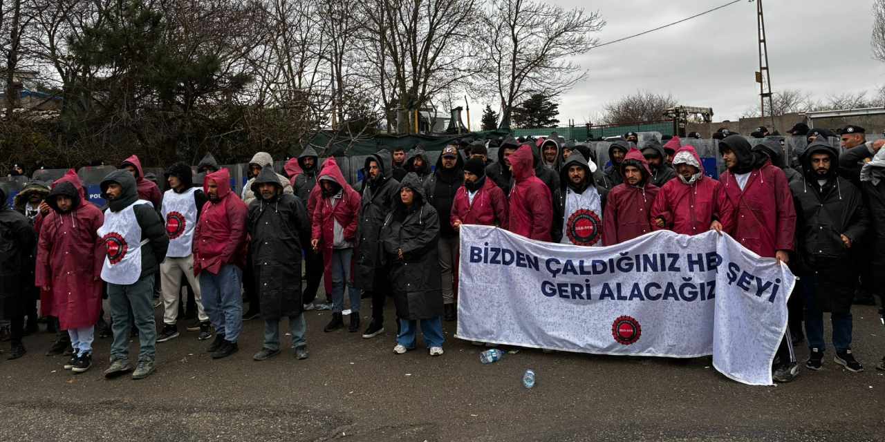 Migros işçileri bir haftadır eylemde: Patronun evinin önünde nöbete başladılar!