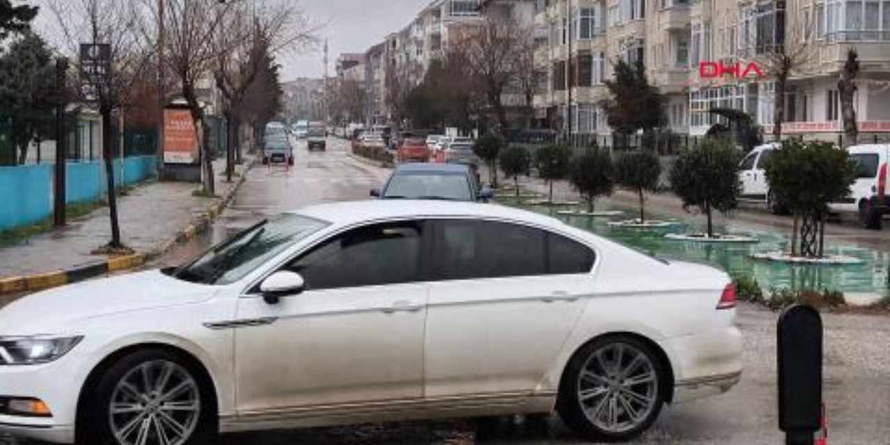 Edirne'yi sağanak vurdu! Kentte yaşam bir anda durdu