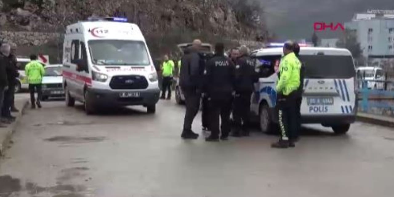 "Dur" ihtarına uymayan ehliyetsiz sürücü polise çarptı