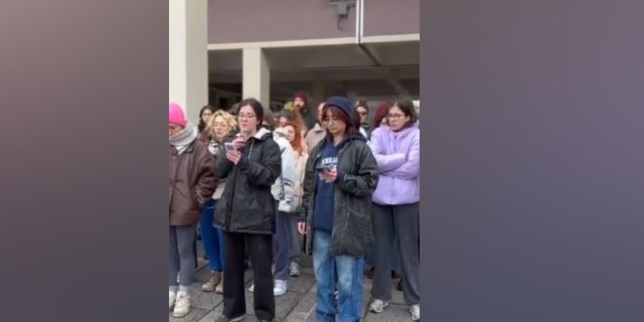 Ankara Üniversitesi'nde sokak hayvanları toplatıldı iddiası: Öğrencilerden tepki