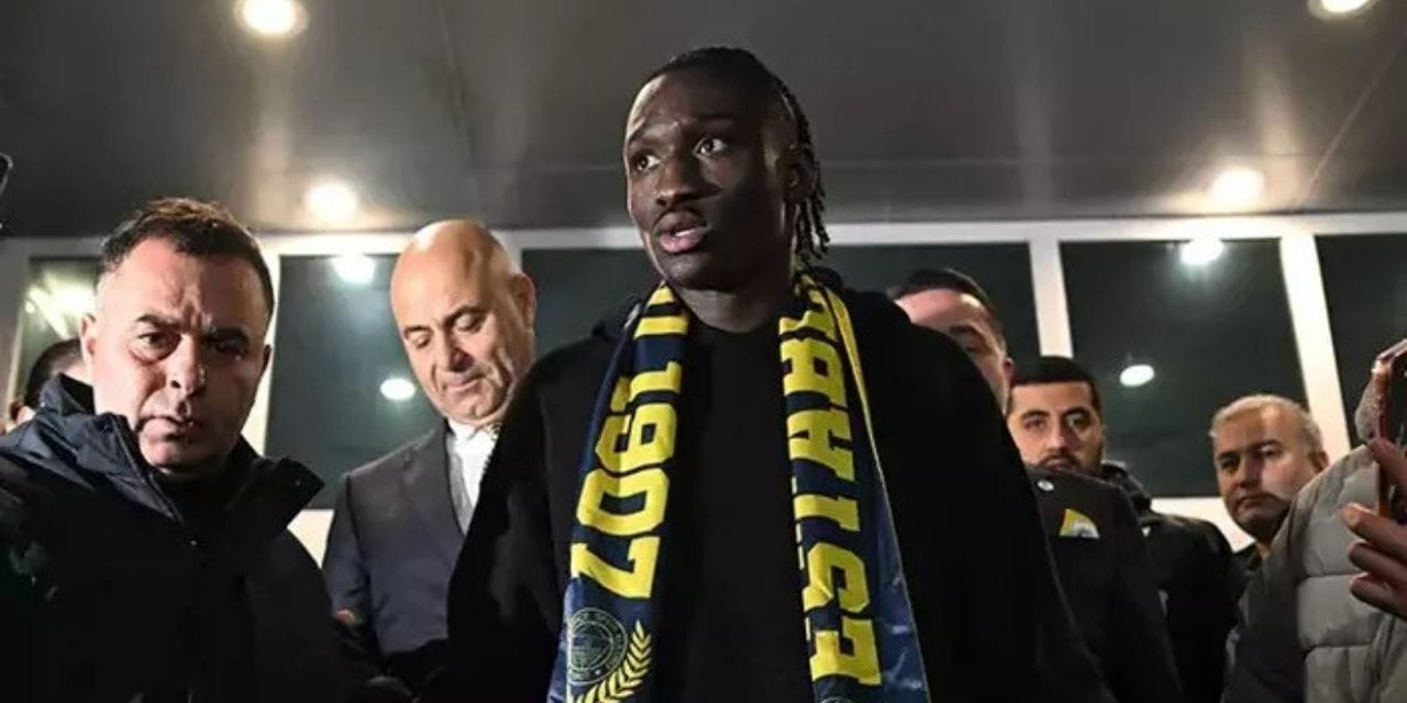 Fenerbahçe yeni transferini gece yarısı İstanbul'a getirdi