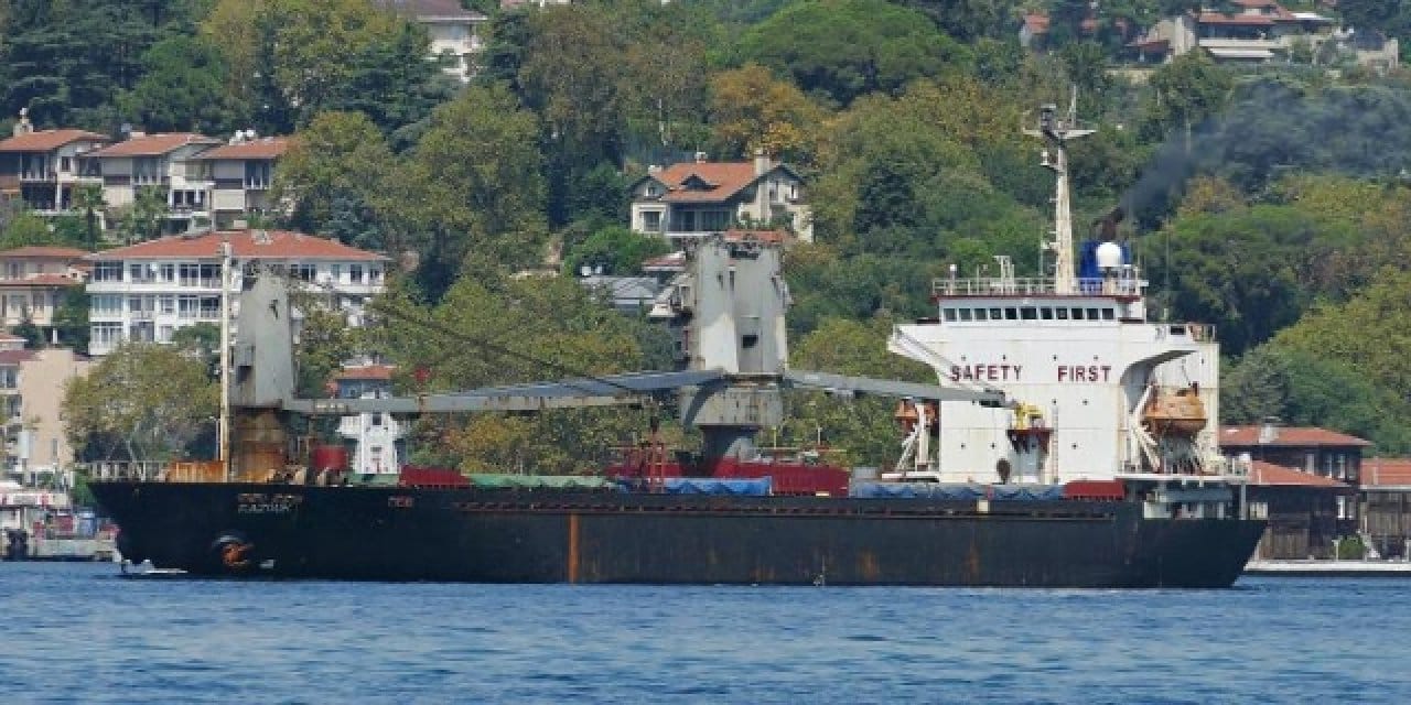 Sarıyer'de kargo gemisi karaya oturdu: Kurtarma çalışması başlatıldı