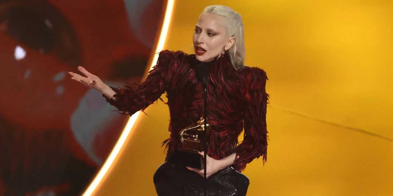 Grammy Ödülleri sahiplerini buldu: Sahneye iç çamaşırıyla çıktı