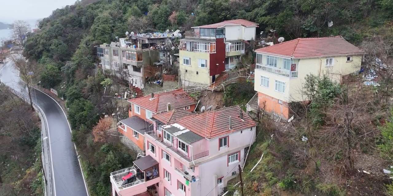 Sarıyer'de toprak kayması! 4 bina tahliye edildi