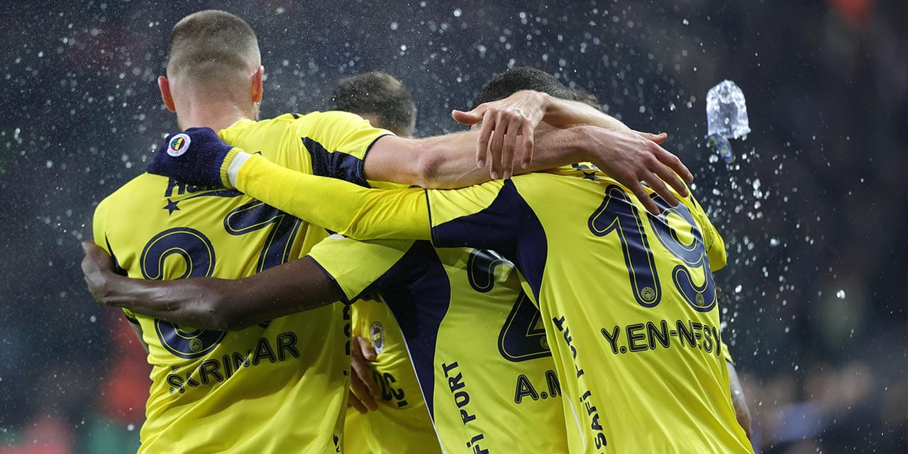 Fenerbahçe'de soyunma odasına gitti: Takım arkadaşlarına tek tek veda etti