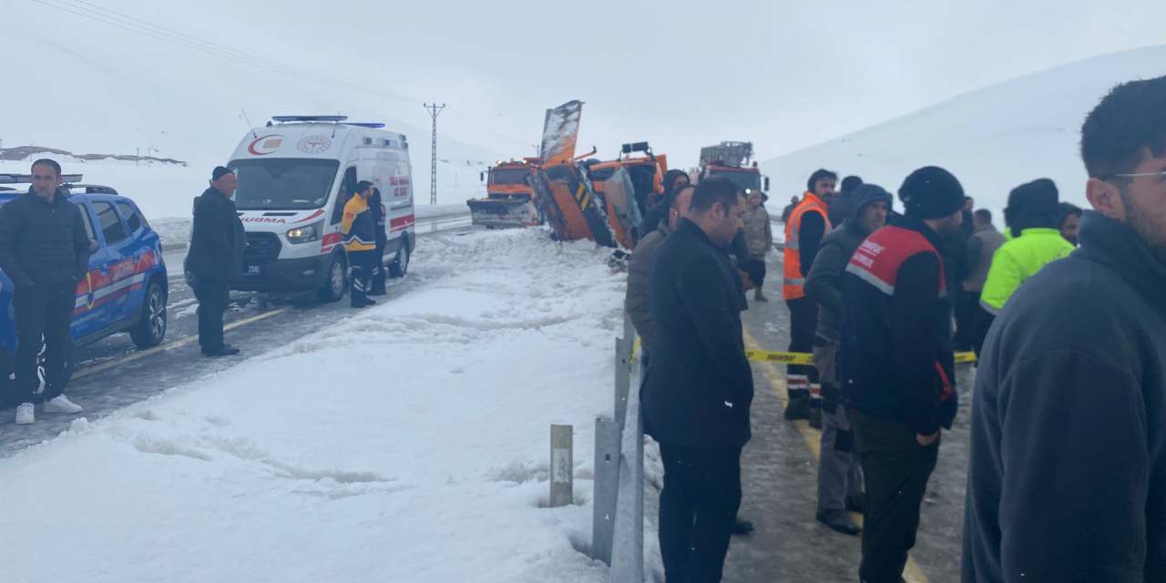 Van'da iş makinesi devrildi: 2 kişi hayatını kaybetti