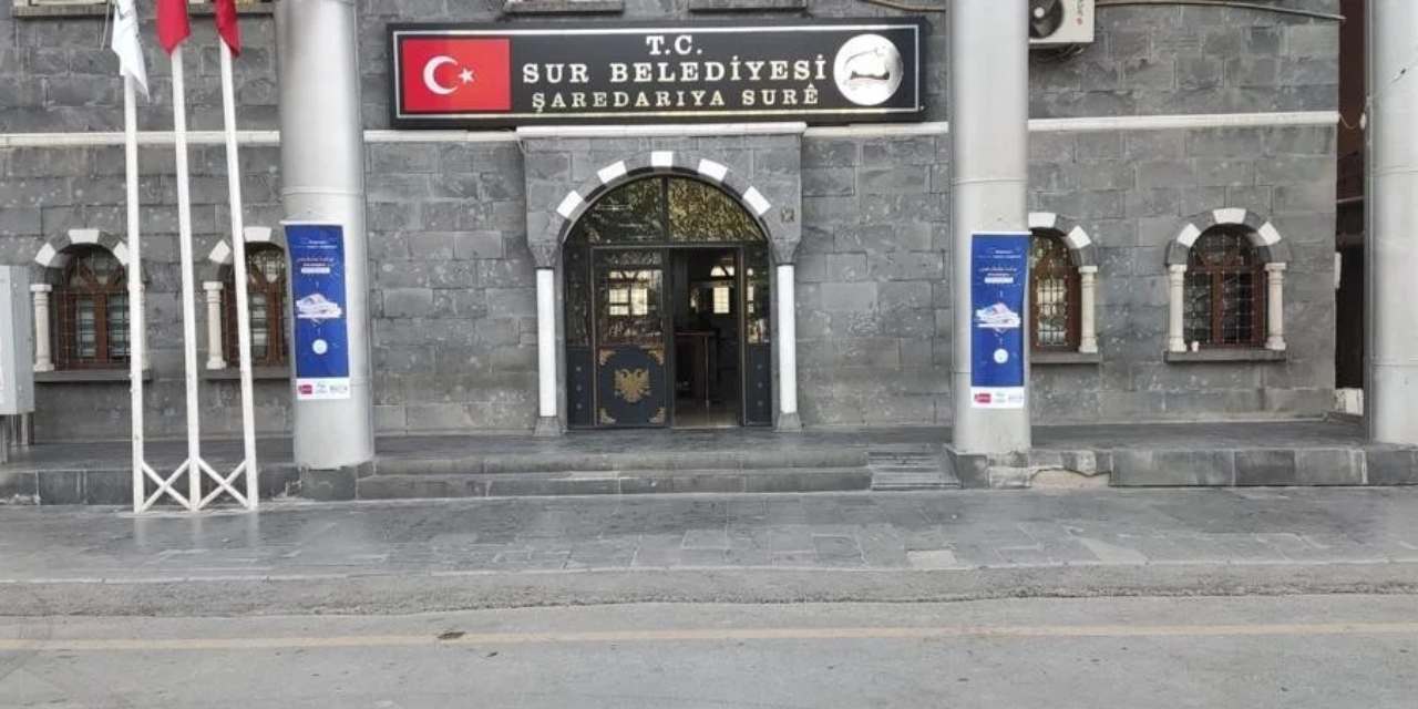 Diyarbakır Sur Belediyesi'nin logosu üçüncü kez değişti