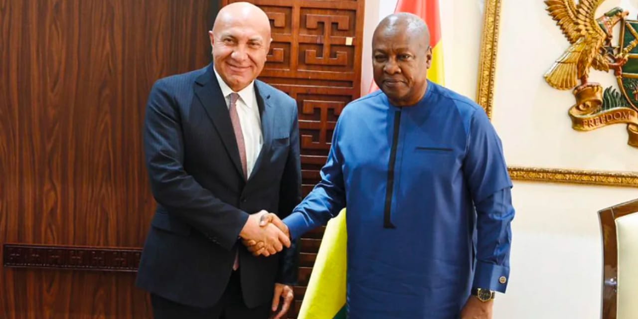 Samsunspor Başkanı Yüksel Yıldırım Gana Cumhurbaşkanı'na gitti