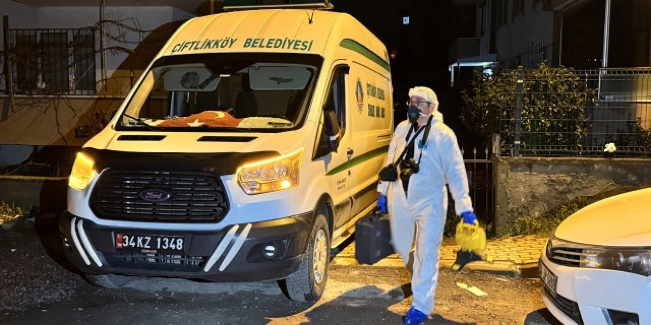 Emekli öğretmen evinde ölü bulundu