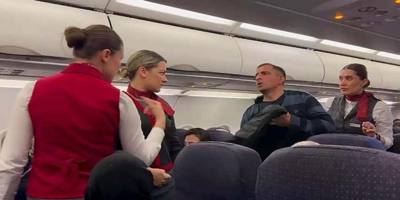 İstanbul seferini yapan uçaktan helallik isteyip indi