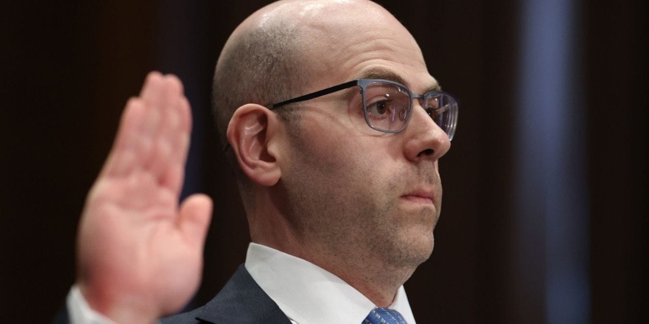 Fed Guvernörü Beyaz Saray'daki görevinden istifa etti