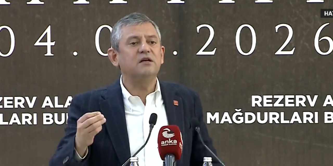 Özgür Özel iktidar medyasını böyle tiye aldı! 'Son dakika geç'