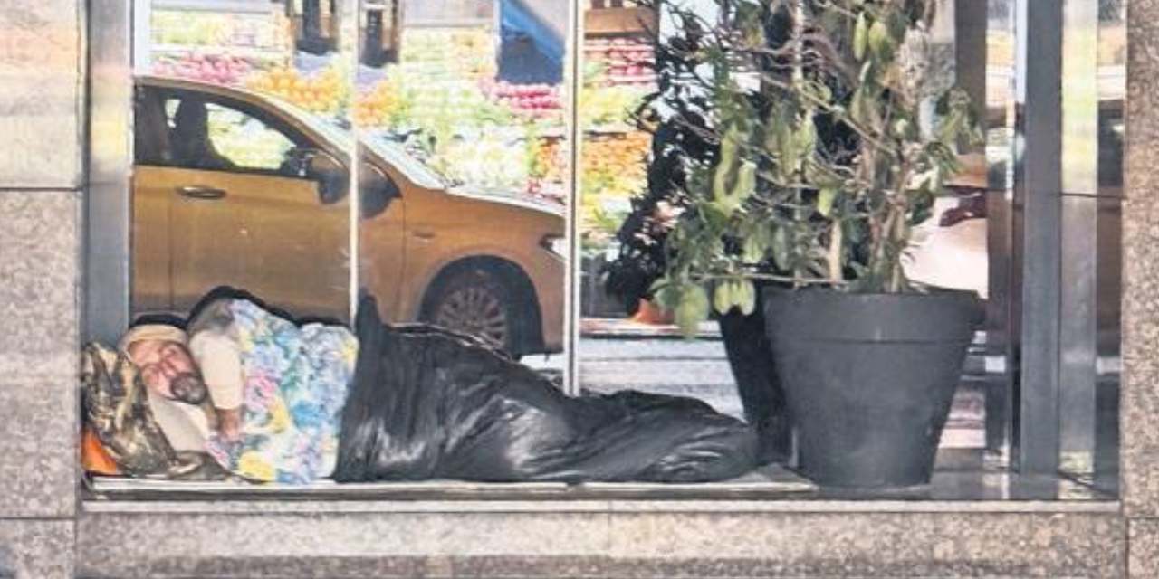 Ünlülerin akın ettiği Bebek Otel evsiz Mehmet'e kaldı