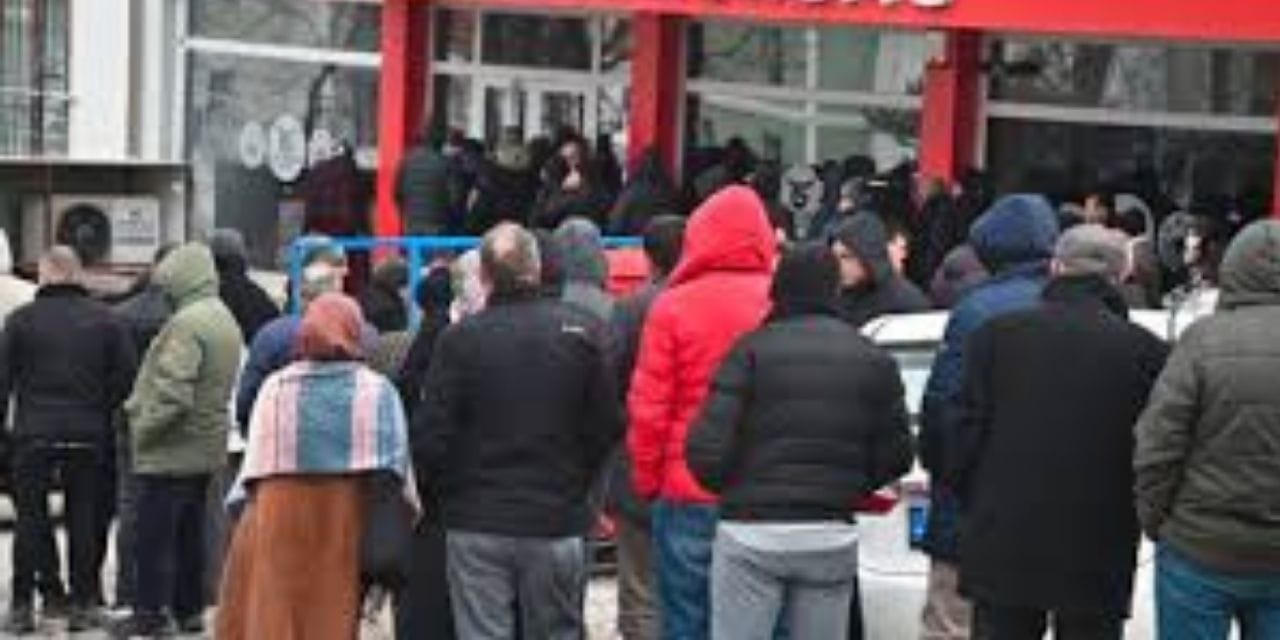 Yozgat'ta sabahın köründe ucuz et kuyruğu!