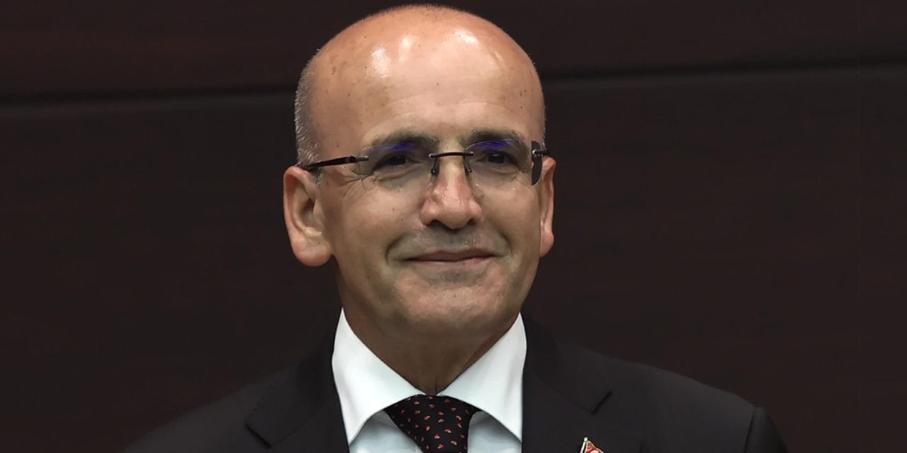Mehmet Şimşek'ten 'saç ekimi' şakasına RT