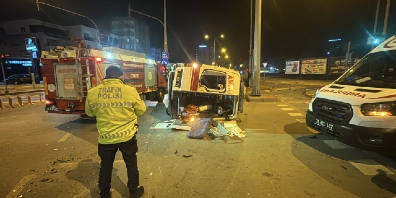 Hasta taşıyan ambulans kaza yaptı: 5 yaralı