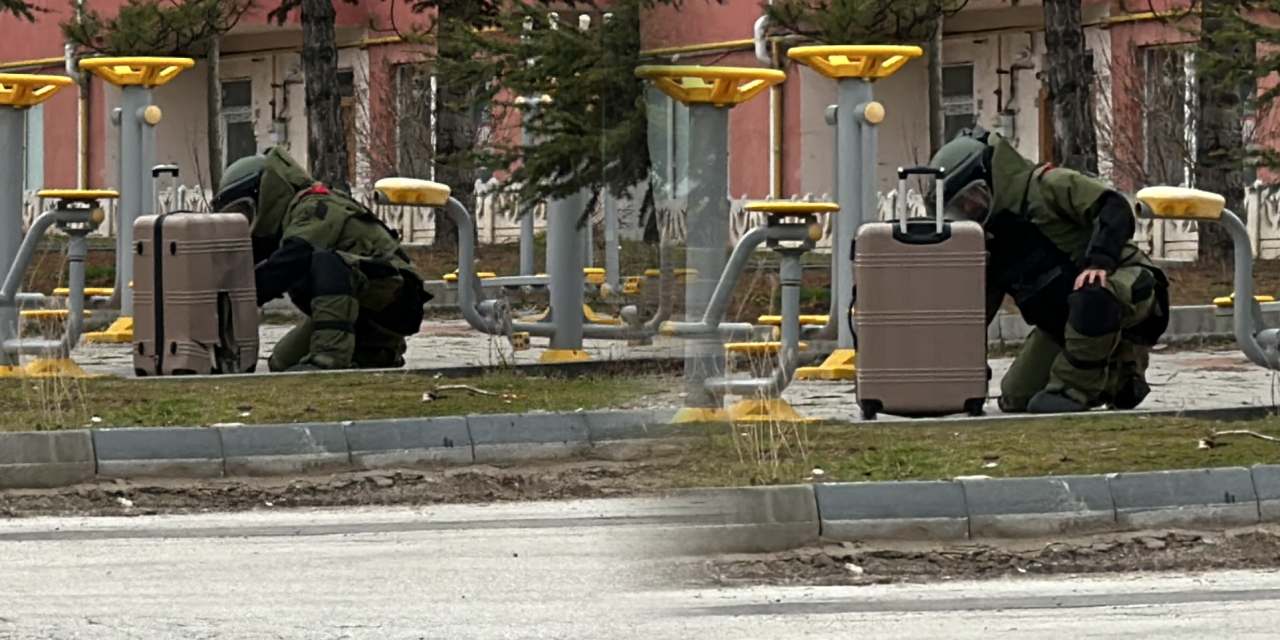 Çocuk parkında şüpheli valiz! Bomba imha ekipleri müdahale etti