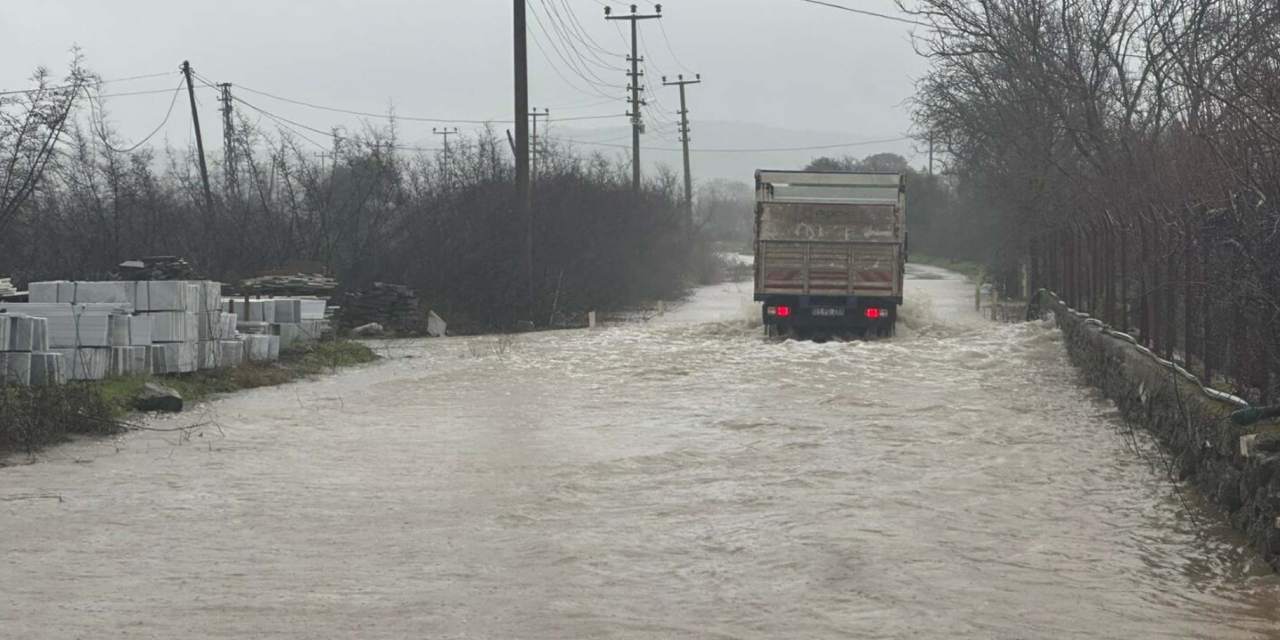 Çanakkale'yi sağanak yağış vurdu