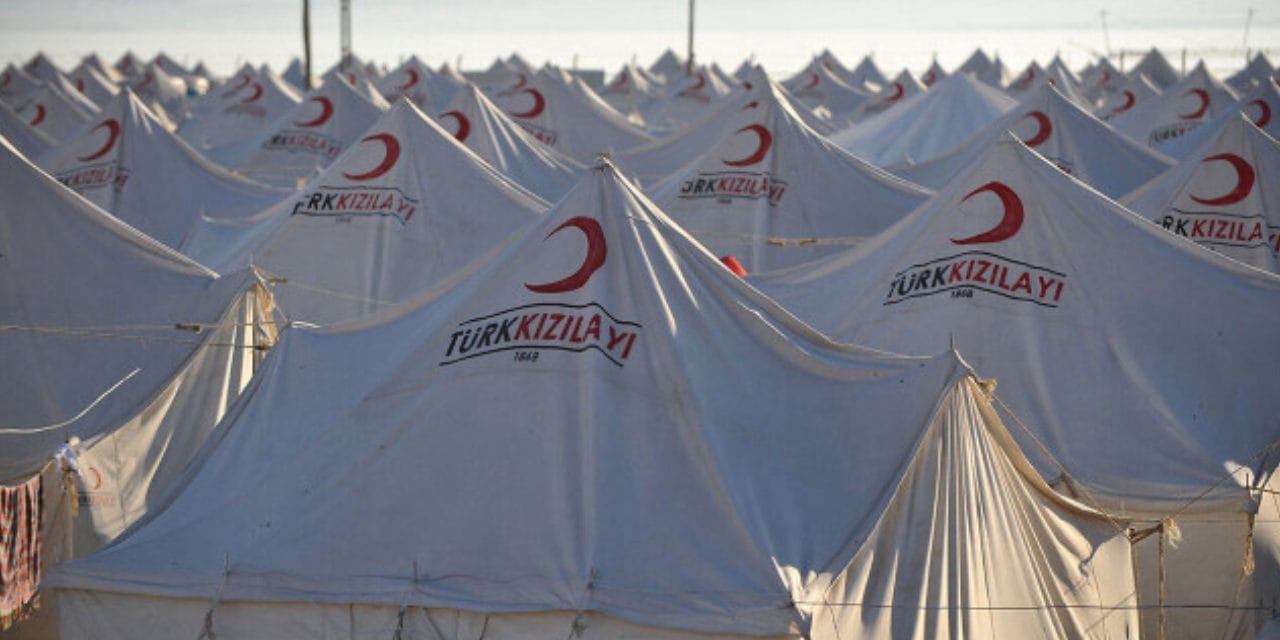 Depremin yıl dönümünde Kızılay Şube Başkanından skandal açıklama: Bilimsel olarak doğru olan o çadırın satılmasıydı