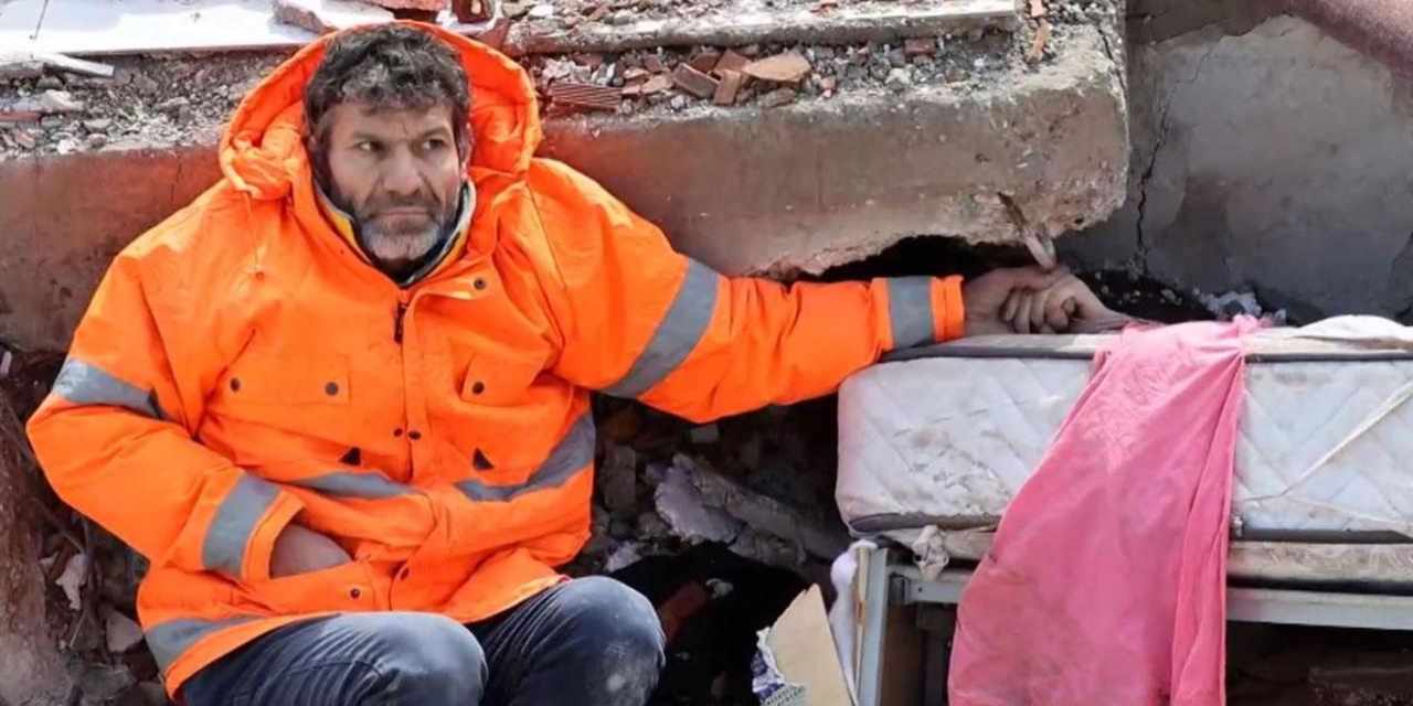 6 Şubat depreminin simgesi haline gelmişti: Kızının elini bırakmayan baba konuştu!