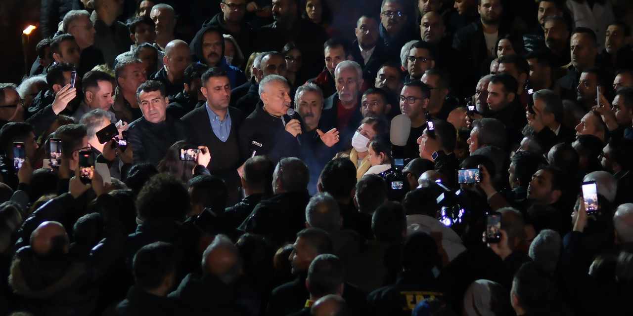 Zeydan Karalar tahliye oldu deprem anmasına koştu!