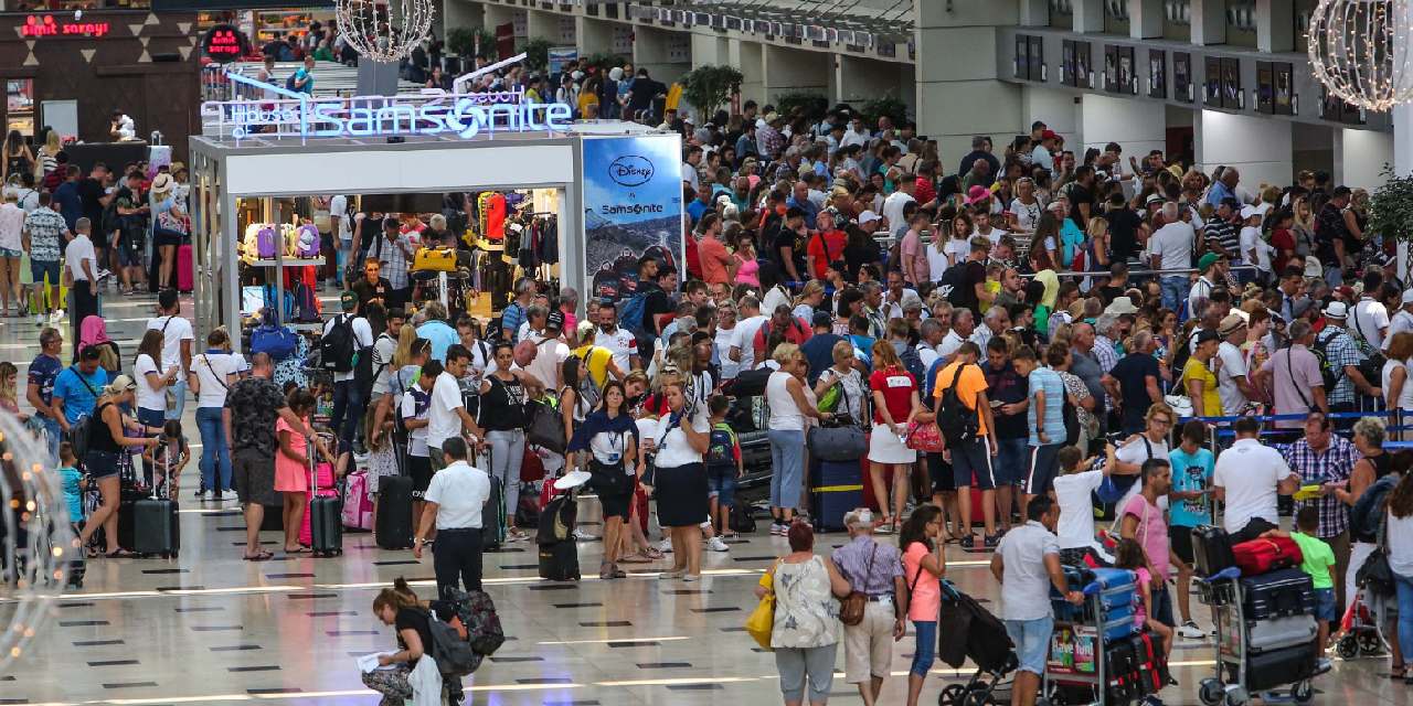 Ruslar ve Almanlar Antalya'ya akın etti