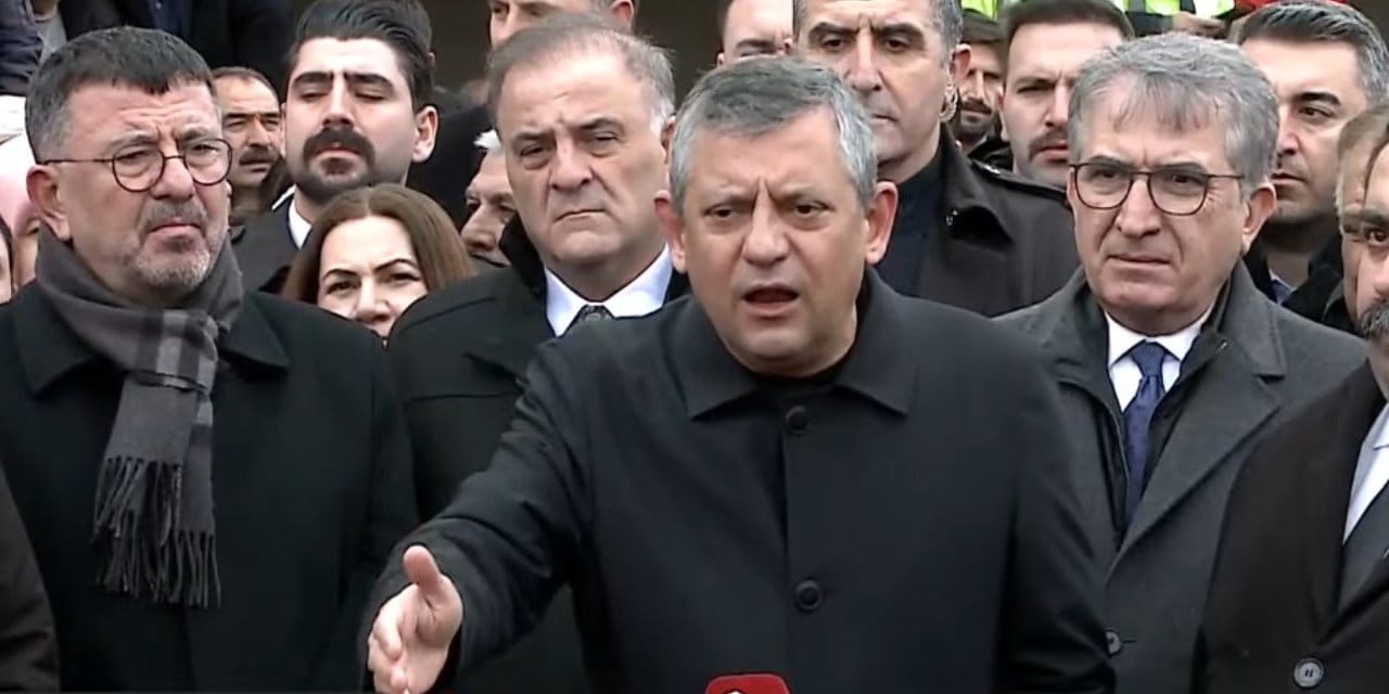 6 Şubat felaketinin yıl dönümünde Özgür Özel deprem bölgesinde