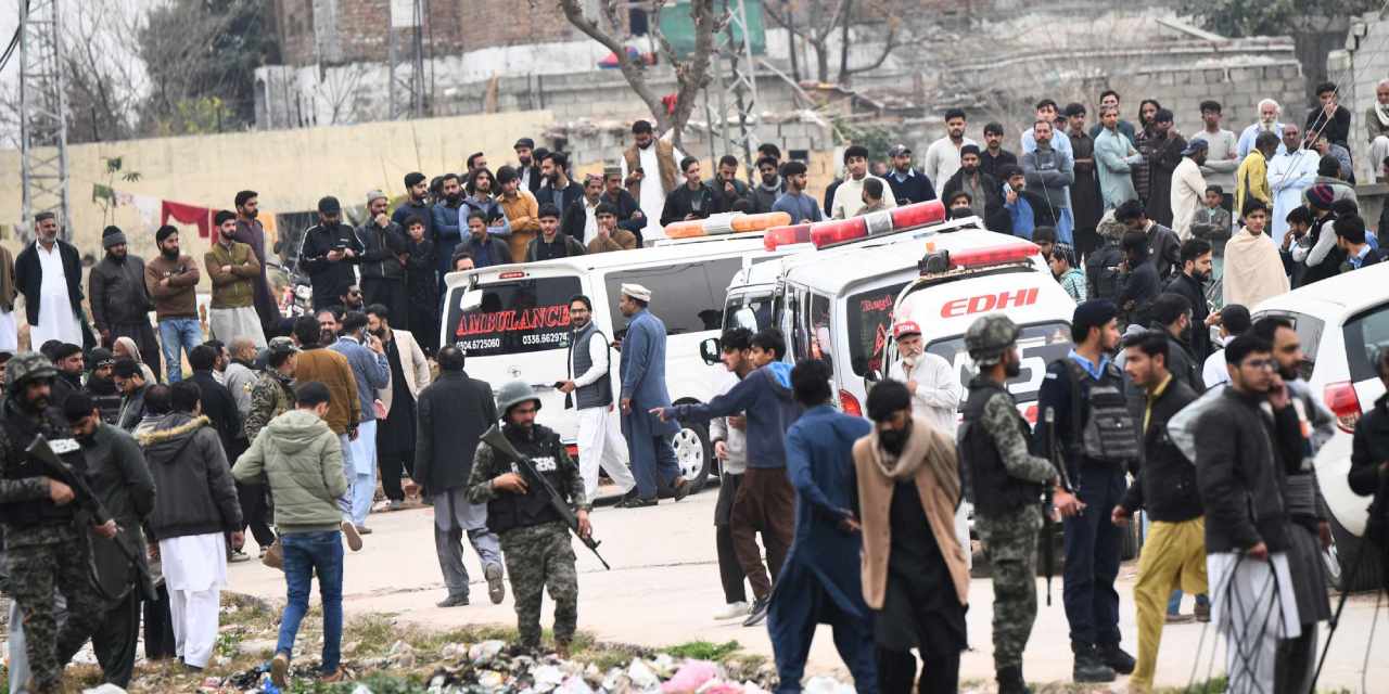 Pakistan'da camide patlama: 31 kişi öldü