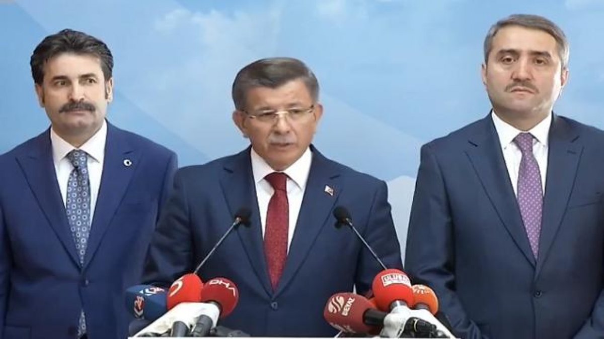 Davutoğlu AKP'den istifa etti! Zehir zemberek sözler!