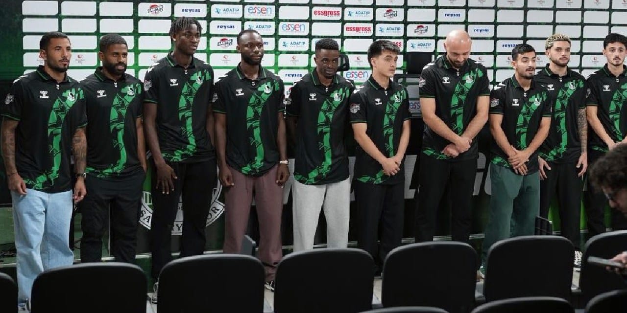 Süper Lig hayalleri yıkıldı: Kümede kalmak için bir günde 13 transfer yaptılar