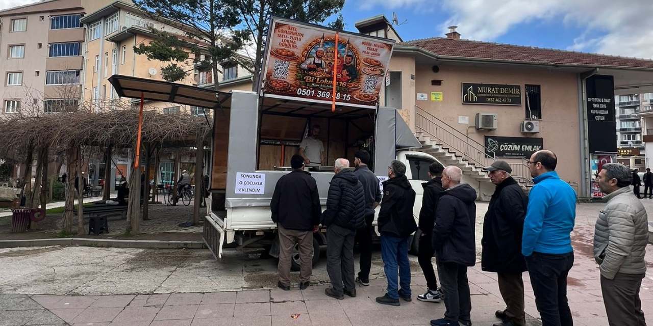 'Sonunda o çocukla evlendim' diyerek lokma döktürdü!