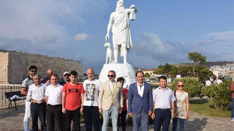 Sinop'ta Diyojen heykelinin kaldırılması için eylem yapıldı