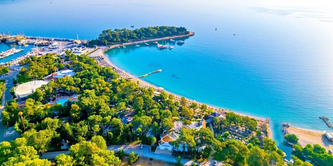 50 bin kişinin yaşadığı Antalya’nın ilçesine nüfusun 90 katı turist akın etti