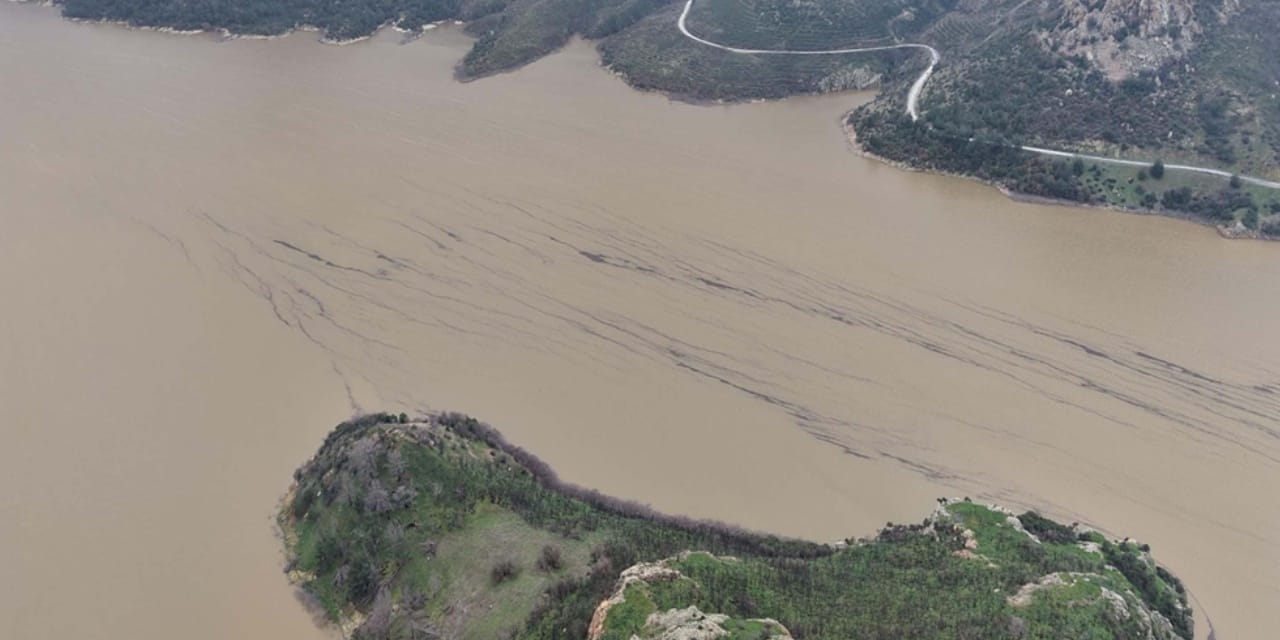 Sağanak yükseltti: Çanakkale'de taşkın alarmı!